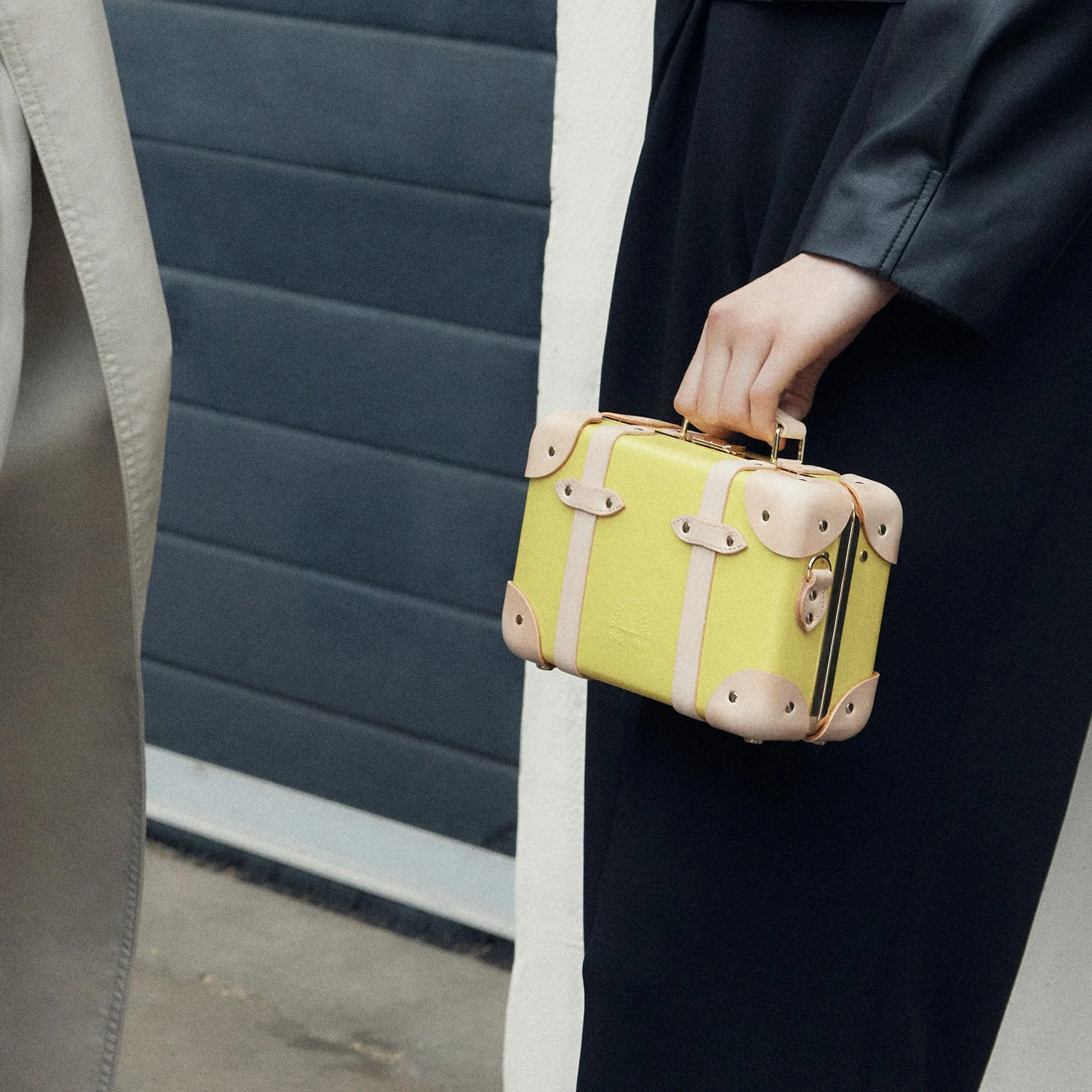 Pop · Micro Case | Lemon/Natural/Gold
