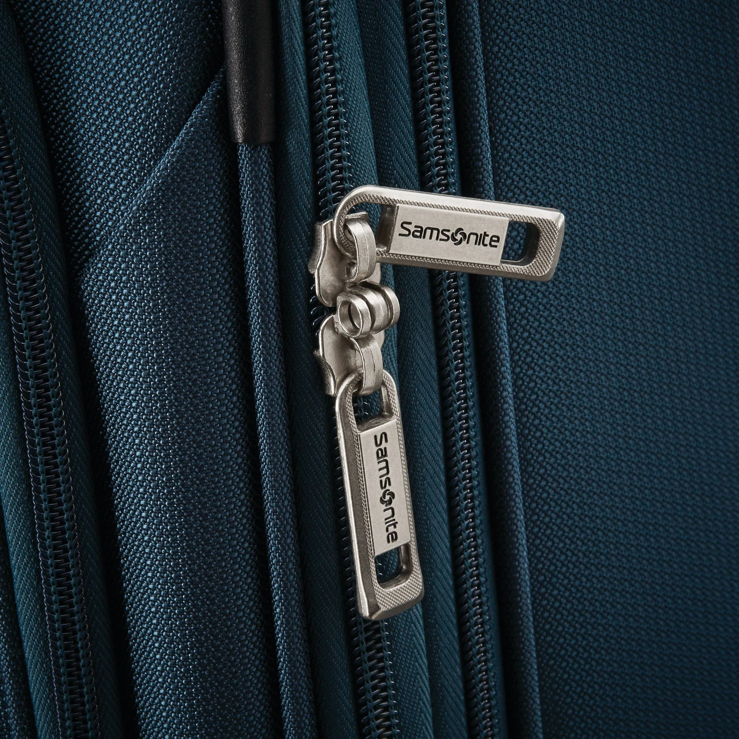 Samsonite Advena 29" 4-Wheel Large Luggage